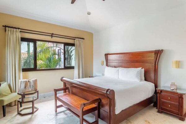 Single Occupancy Suite (King Bed with Jungle View) - Image 8