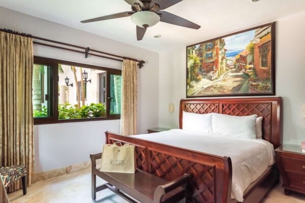 Single Occupancy Suite (King Bed with Jungle View) - Image 3